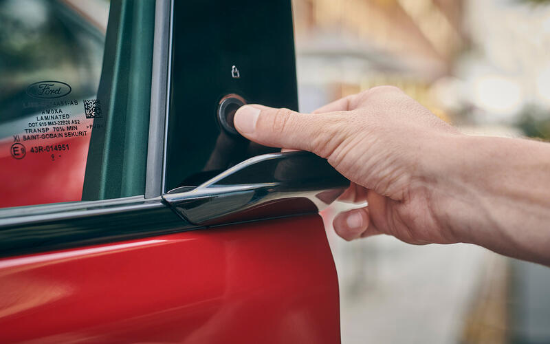 4. ‘Hidden’ door handles Ford Mustang Mach-E door handle