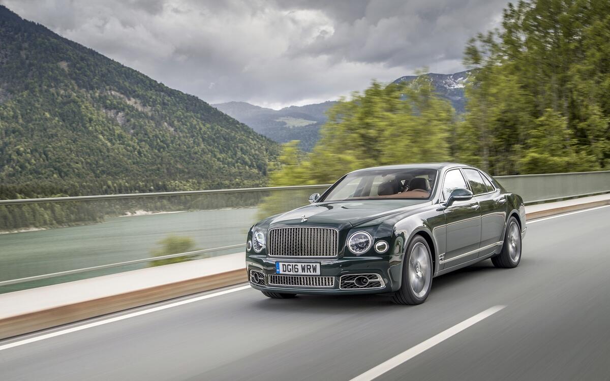 Bentley Mulsanne – 5977lb (2717kg)