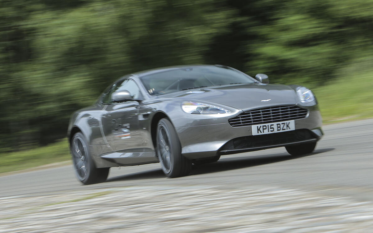 Aston Martin DB9 (2004) Aston Martin DB9 (2004)