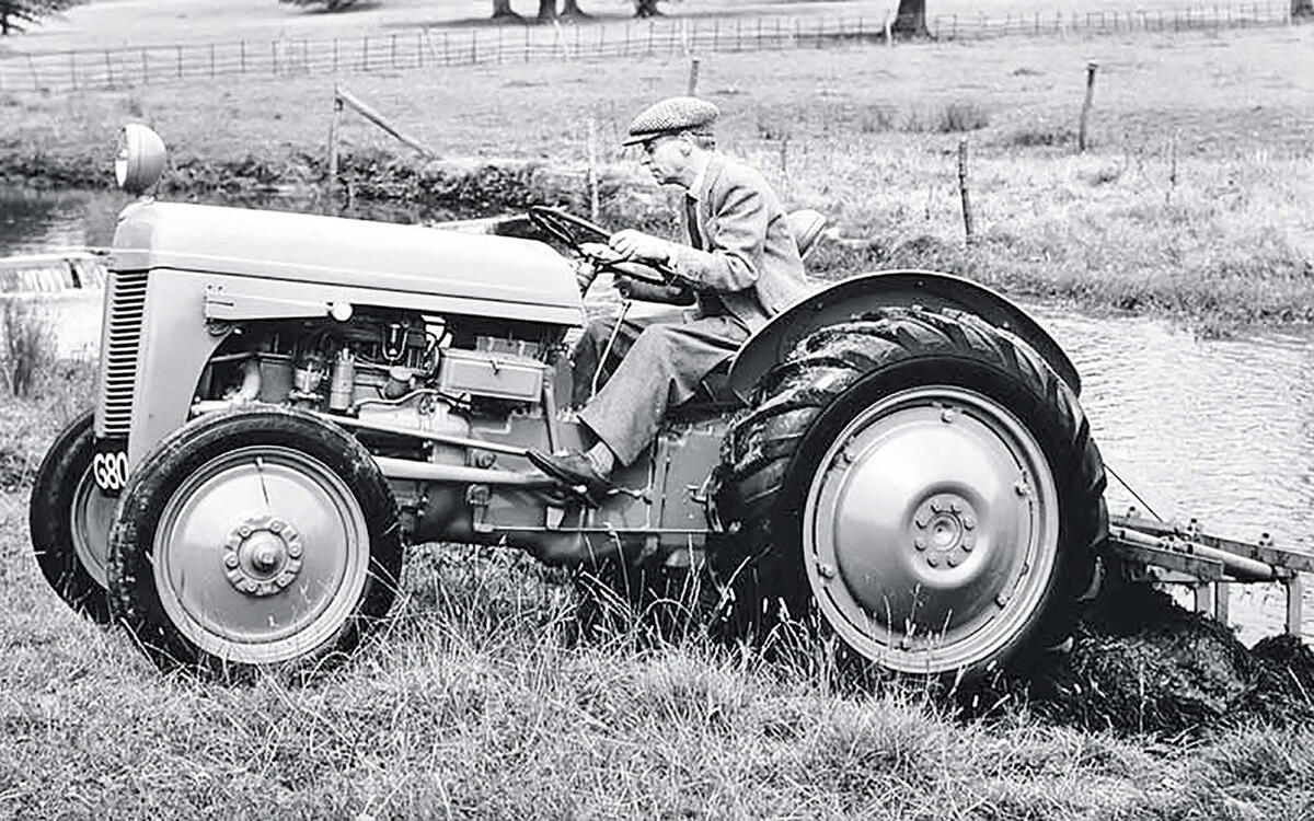 Massey Ferguson TE20