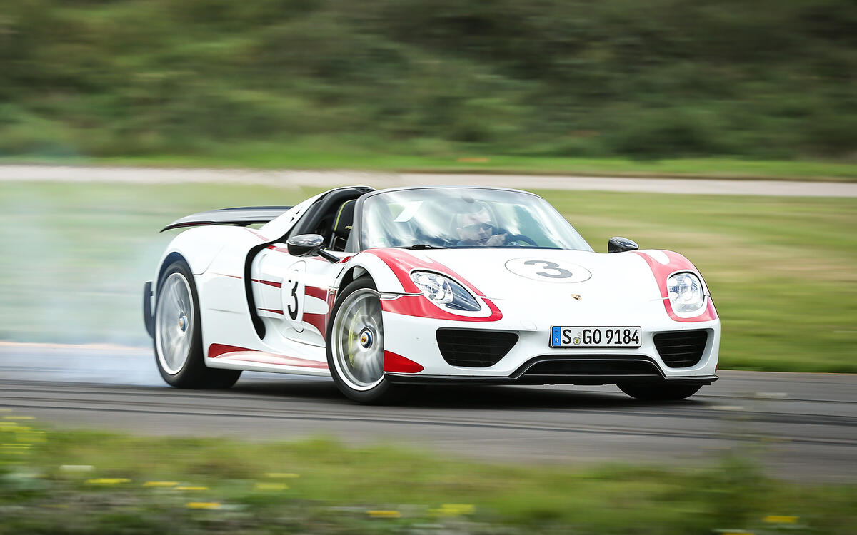 Porsche 918 Spyder (37.8m) Porsche 918 Spyder (37.8m)