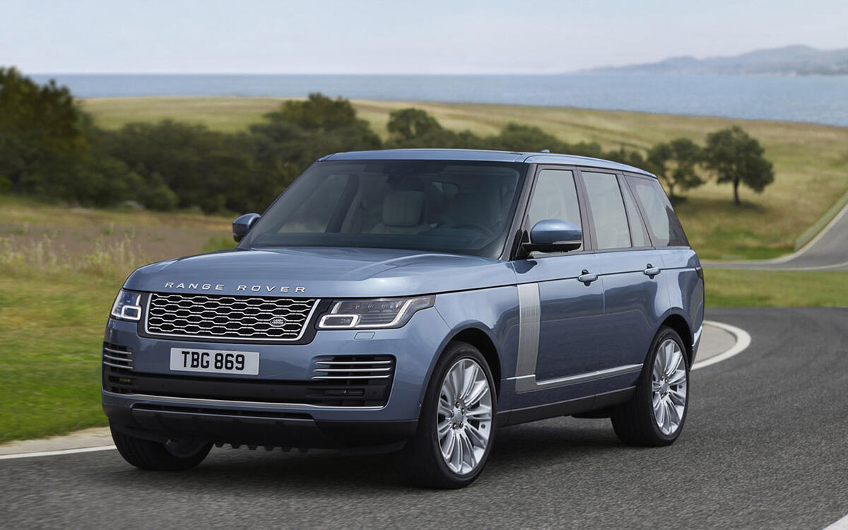 2012 - Another new generation improves the formula Range Rover L405 2012 - hero front