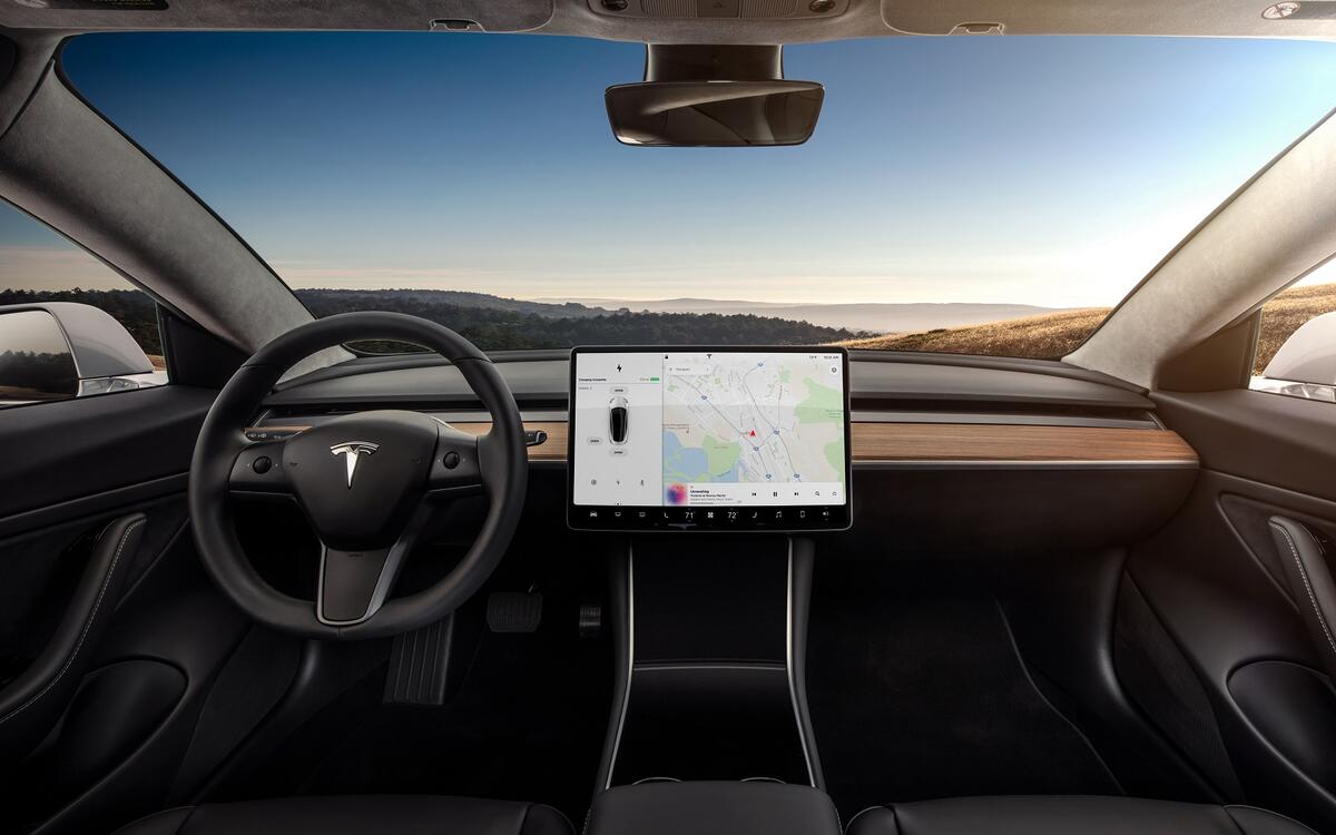 Tesla Model 3 (2016) Tesla Model 3 (2016)