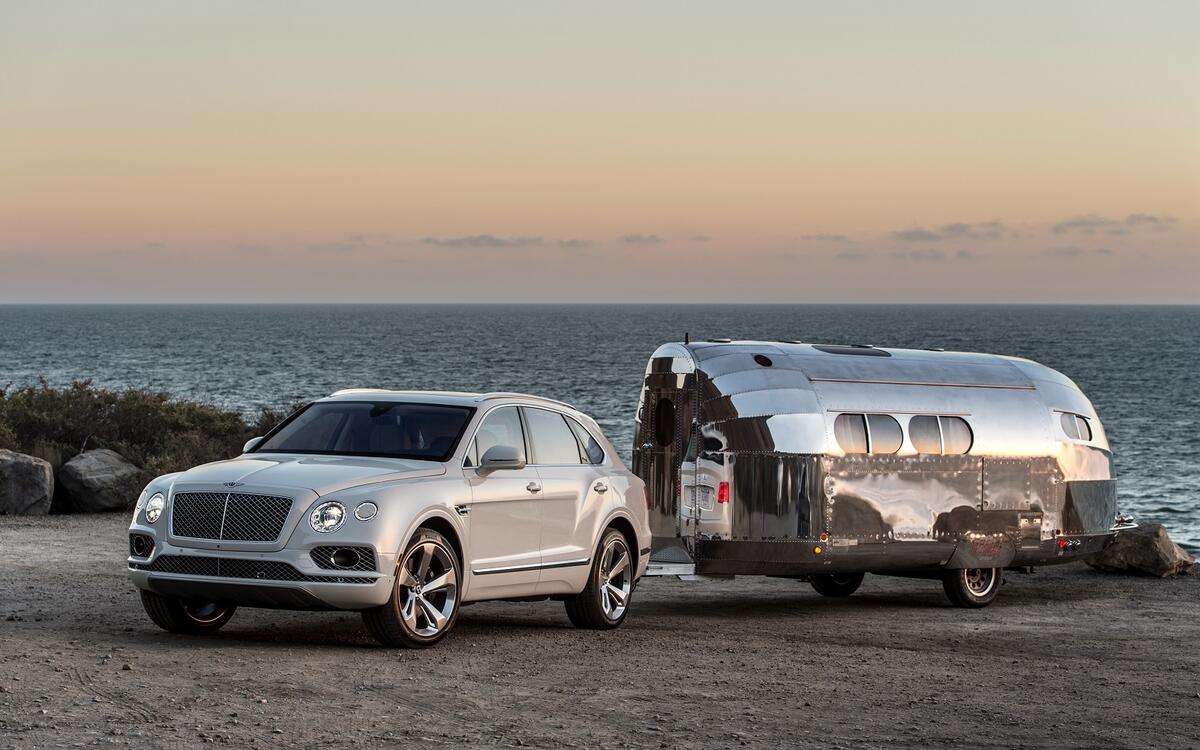 Bentley Bentayga (2015) Bentley Bentayga (2015)