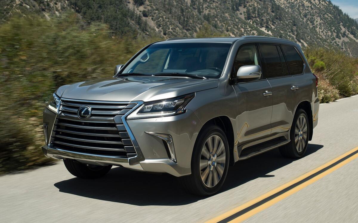 Lexus LX – 6000lb (2727kg)