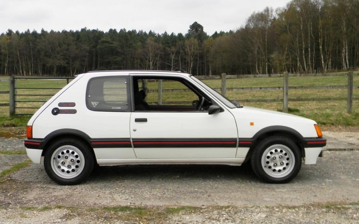 Peugeot 205 GTi 1.6 (1984) Peugeot 205 GTi 1.6 (1984)