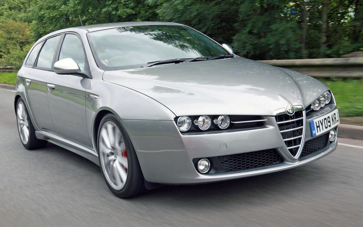 Alfa Romeo 159 Sportwagon (from £2100) Alfa Romeo 159 Sportwagon (from £2100)