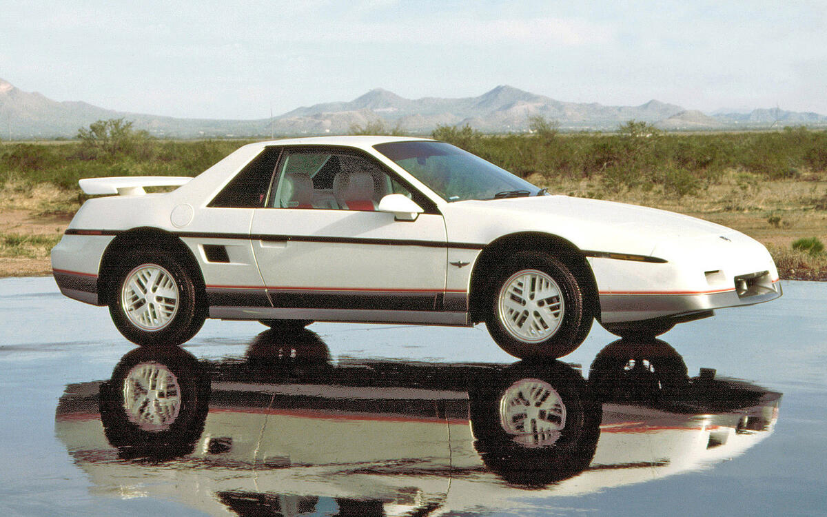 Pontiac Fiero (1984) Pontiac Fiero (1984)
