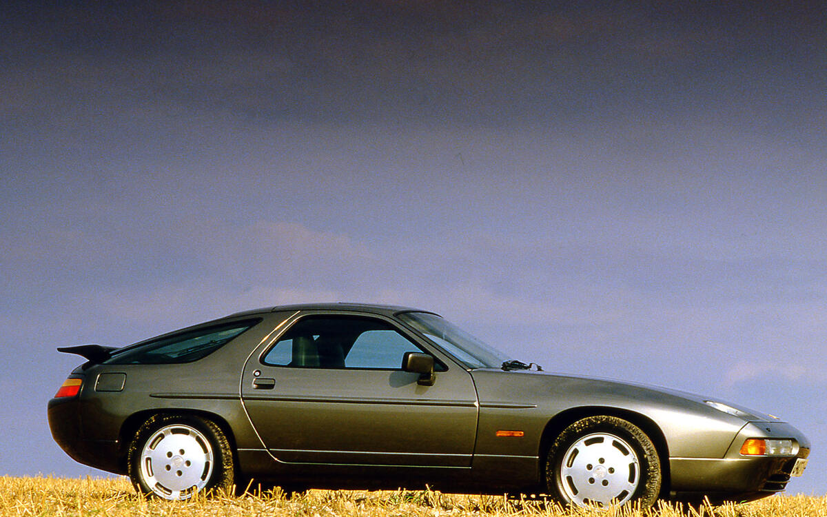 79 Porsche 928 down 1