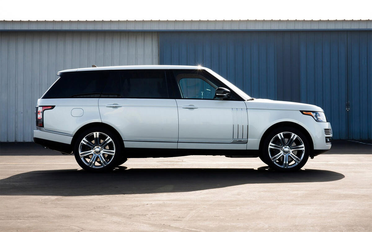 2013 - Longer wheelbase makes a return Range Rover LWB 2013 - static side