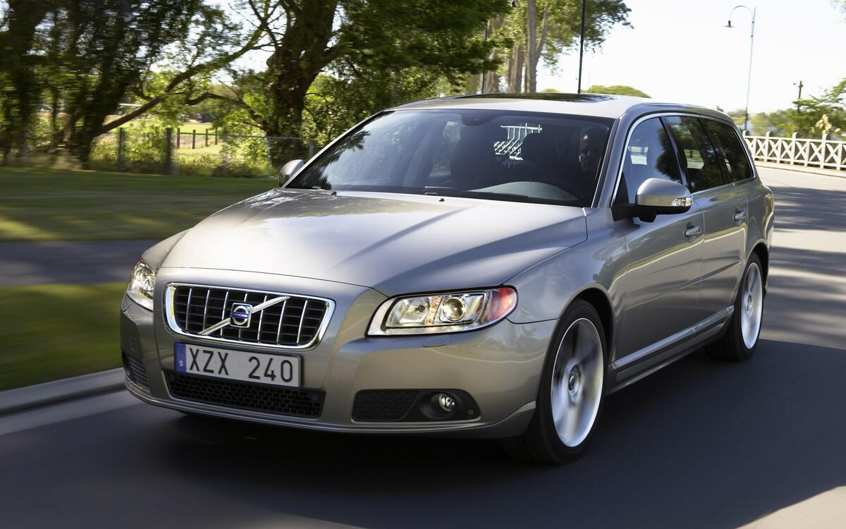 The V70 gets a six (2007)