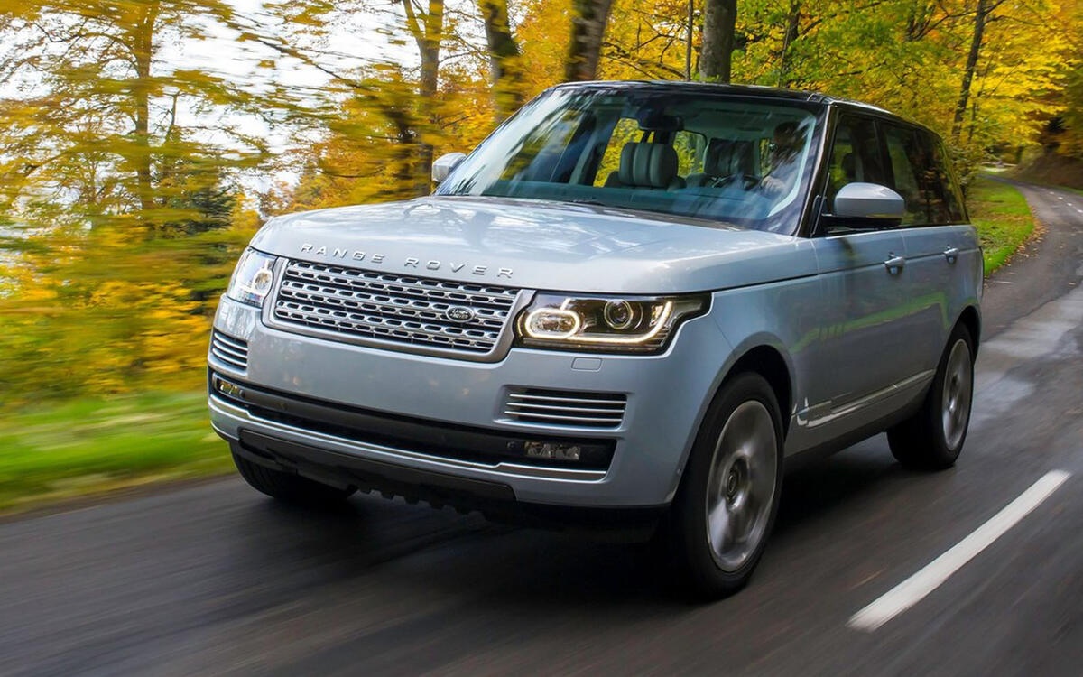 2014 - Hybrid power arrives 2014 - First hybrid Range Rover
