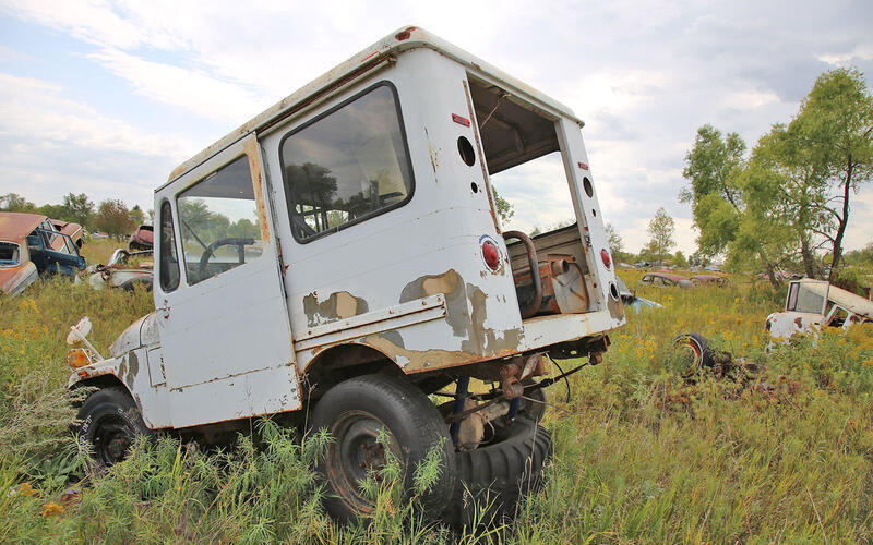 AMGENERAL JEEP DJ - 1975