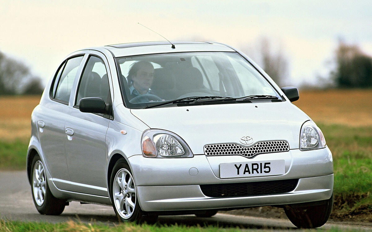 Yaris (1999) Yaris (1999)