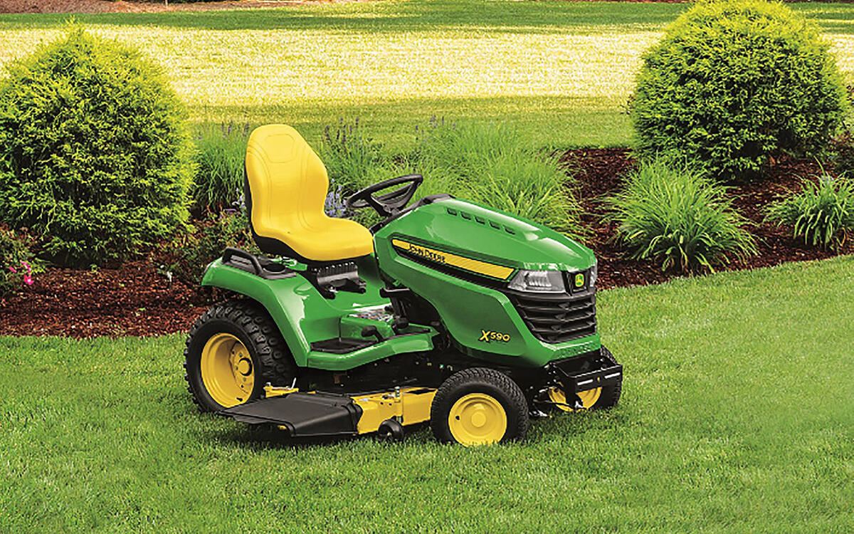 John Deere X590 lawn tractor