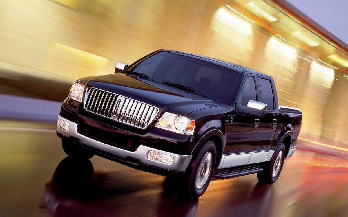 The Lincoln Mark LT (2005) The Lincoln Mark LT (2005)