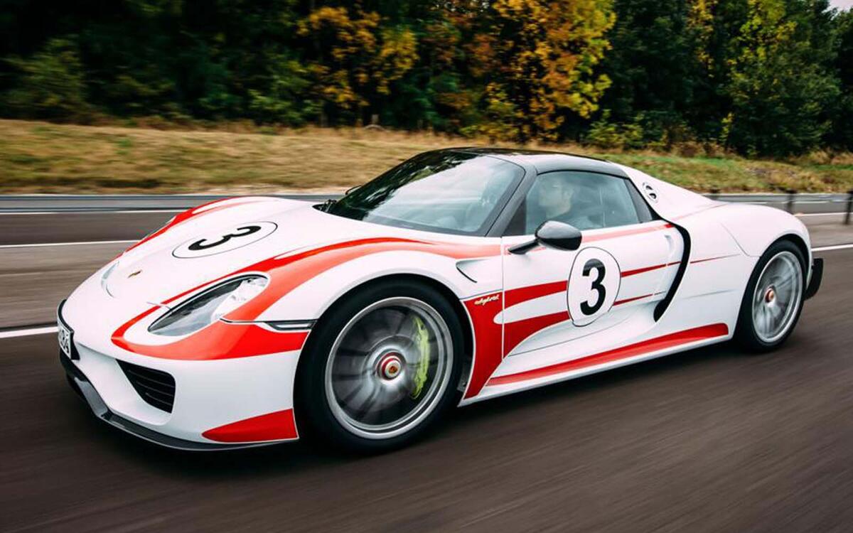 Ferrari LaFerrari vs. McLaren P1 vs. Porsche 918 Spyder Ferrari LaFerrari vs. McLaren P1 vs. Porsche 918 Spyder