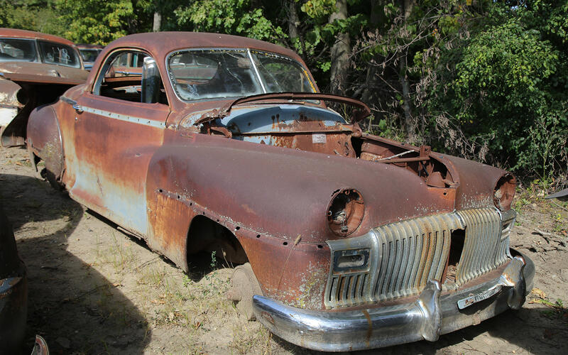 DESOTO DELUXE COUPE - 1947