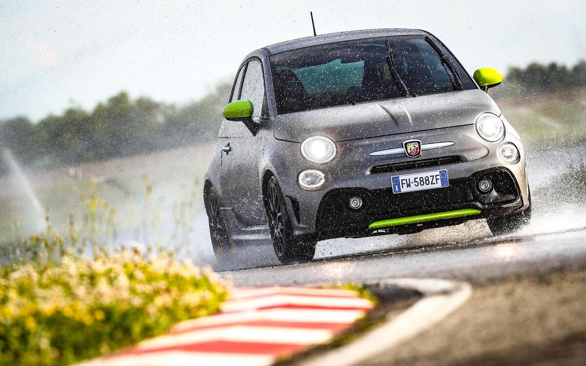 Fiat 500 vs. Mini Hardtop Fiat 500 vs. Mini Hardtop