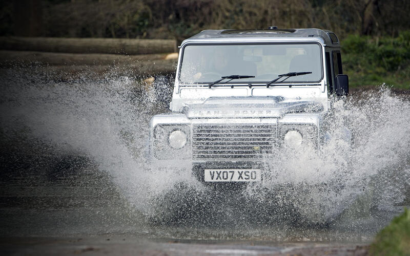 Land Rover Defender (1982-2016)