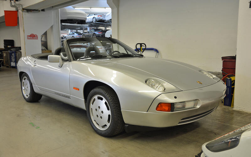 Porsche 928 Convertible (1987) Porsche 928 Convertible (1987)