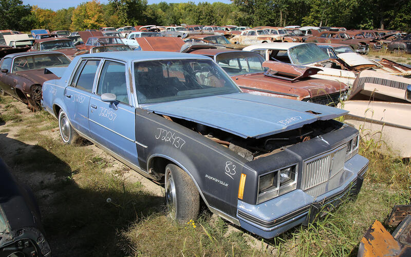 PONTIAC BONEVILLE - 1983