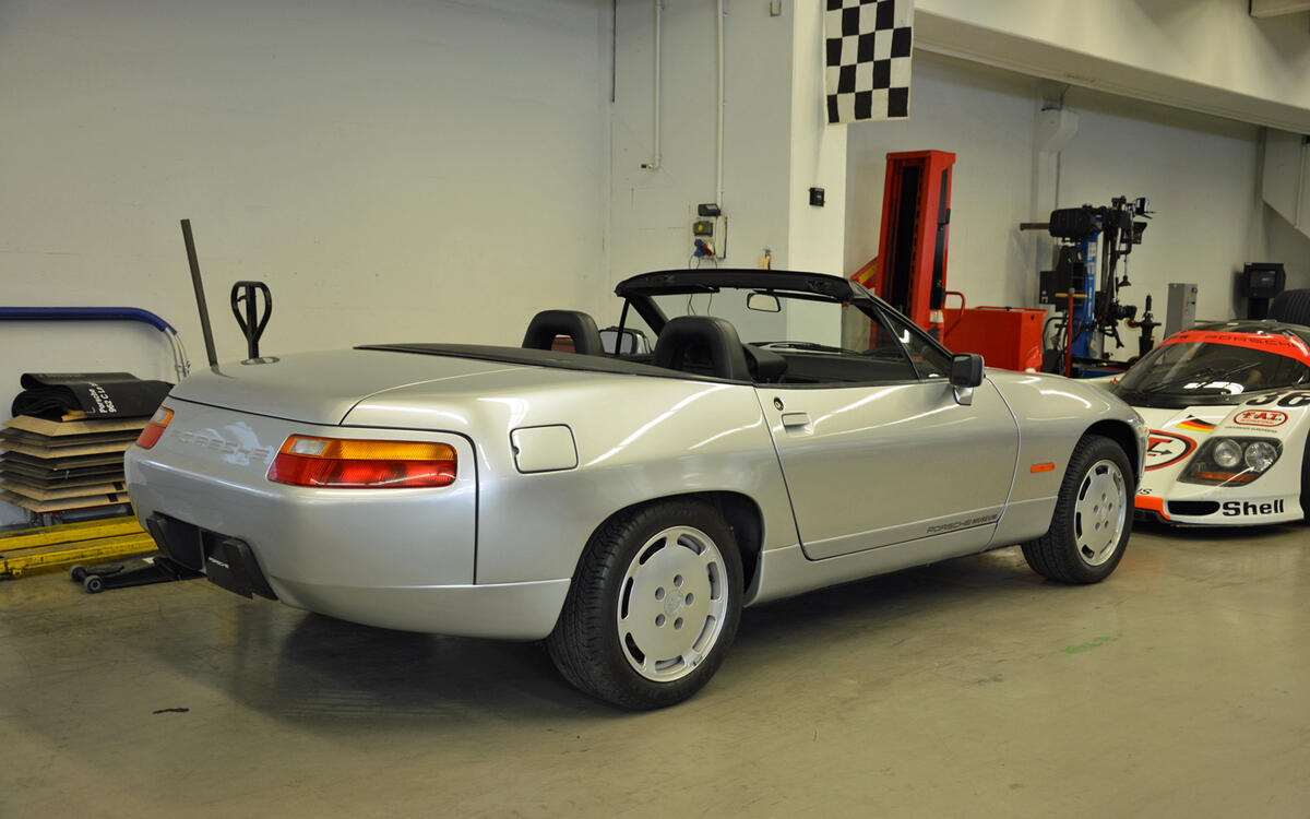 Porsche 928 Convertible (1987) Porsche 928 Convertible (1987)