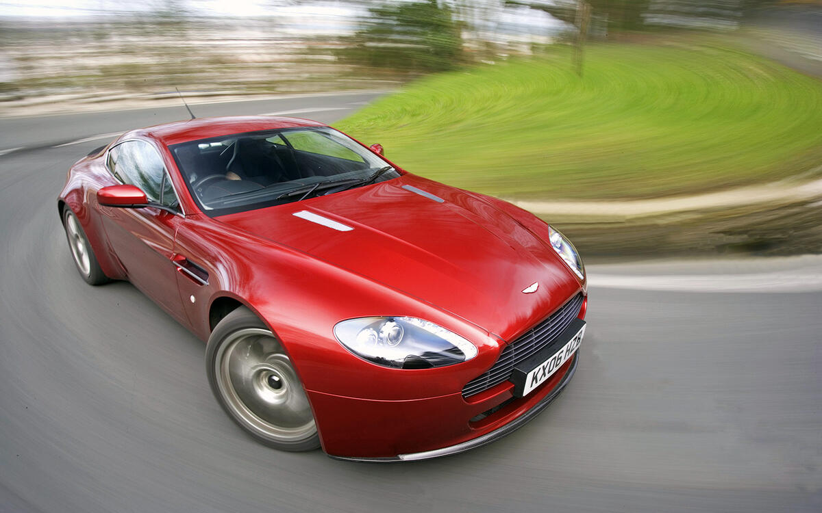 Aston Martin V8 Vantage  Aston Martin V8 Vantage