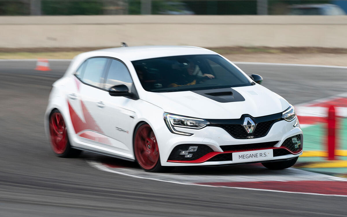 Renault: Megane R.S Trophy-R 300 - 163mph Renault: Megane R.S Trophy-R 300 - 163mph