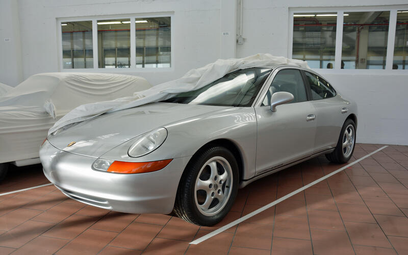 Porsche 989 (1988)