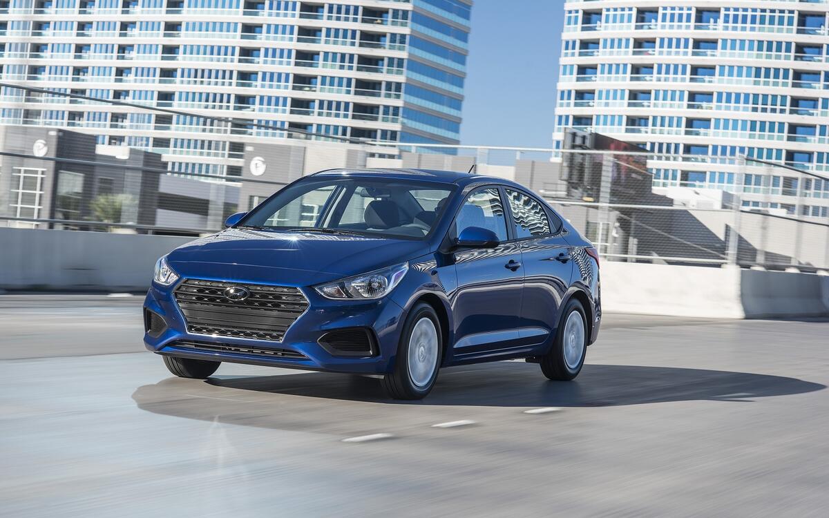 Hyundai Accent – 2502lb (1092kg)