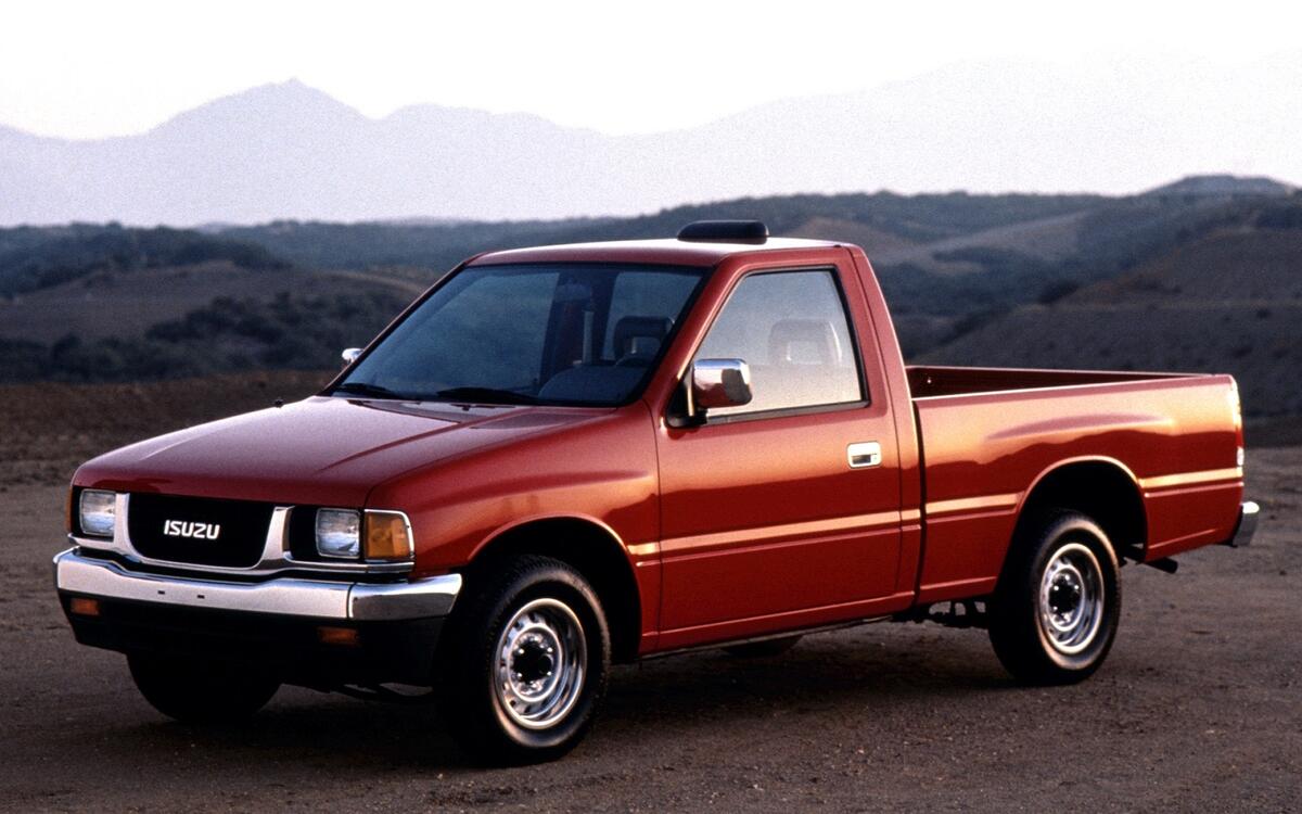 Carbureted car sold new in America: Isuzu Pickup, 1994 Carbureted car sold new in America: Isuzu Pickup, 1994