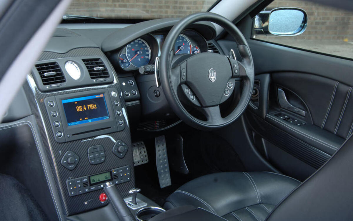 10: Maserati Quattroporte - interior 