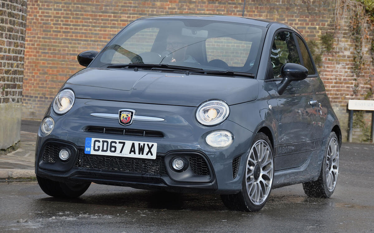 Abarth 595 (£5500-£17,000) Abarth 595 (£5500-£17,000)