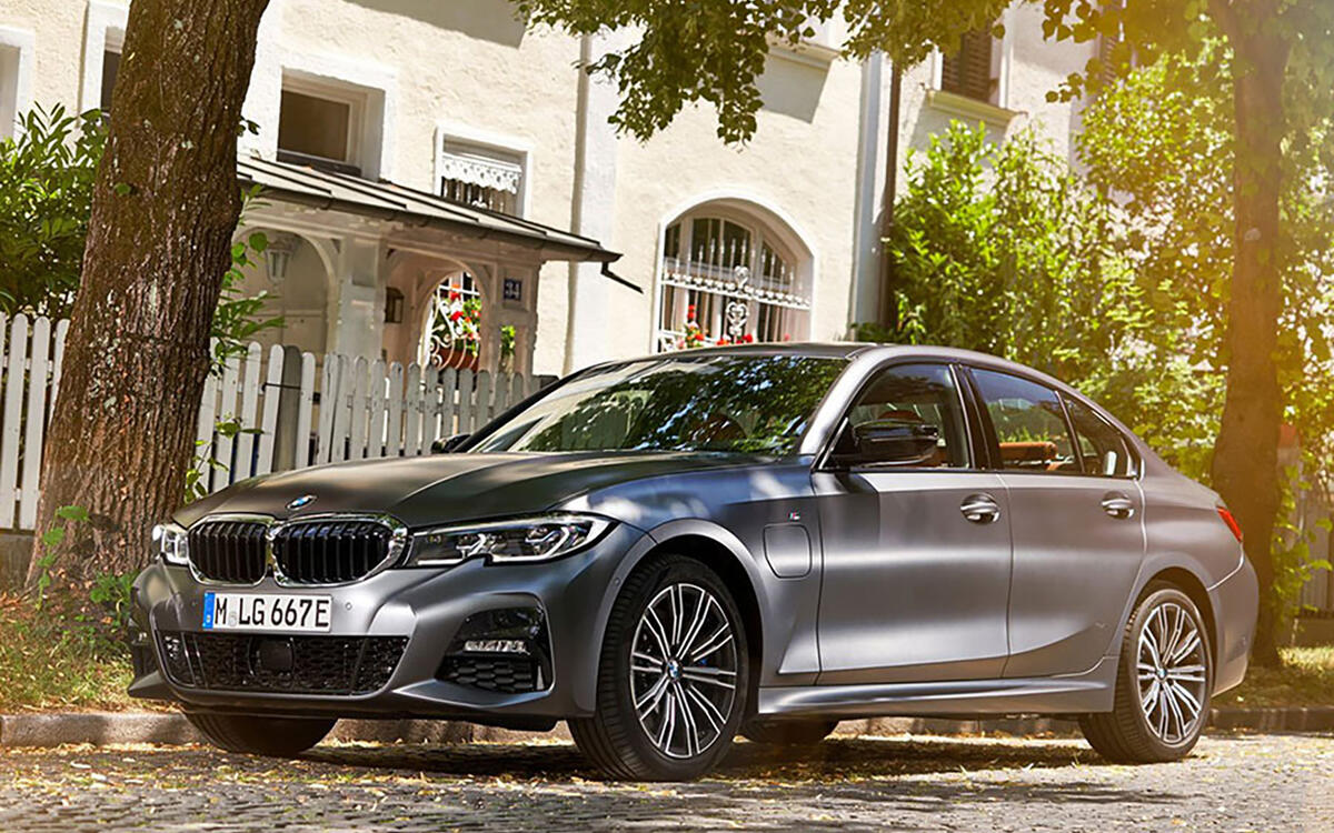 BMW 330e Plug-in Hybrid BMW 330e Plug-in Hybrid