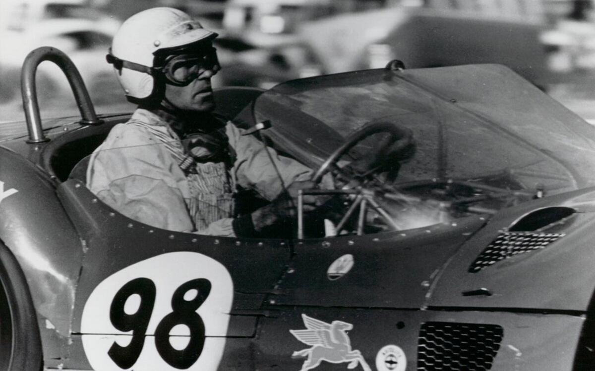 Shelby stops racing (1960)