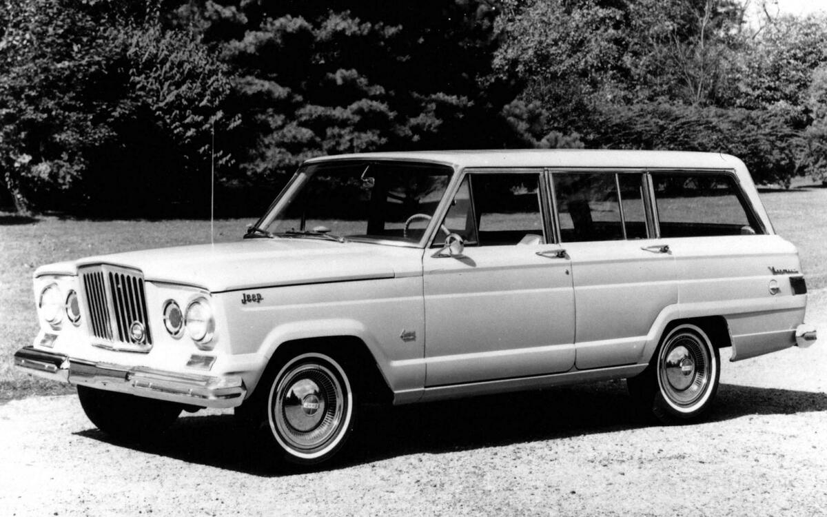 Jeep launches the Wagoneer (1962) Jeep launches the Wagoneer (1962)
