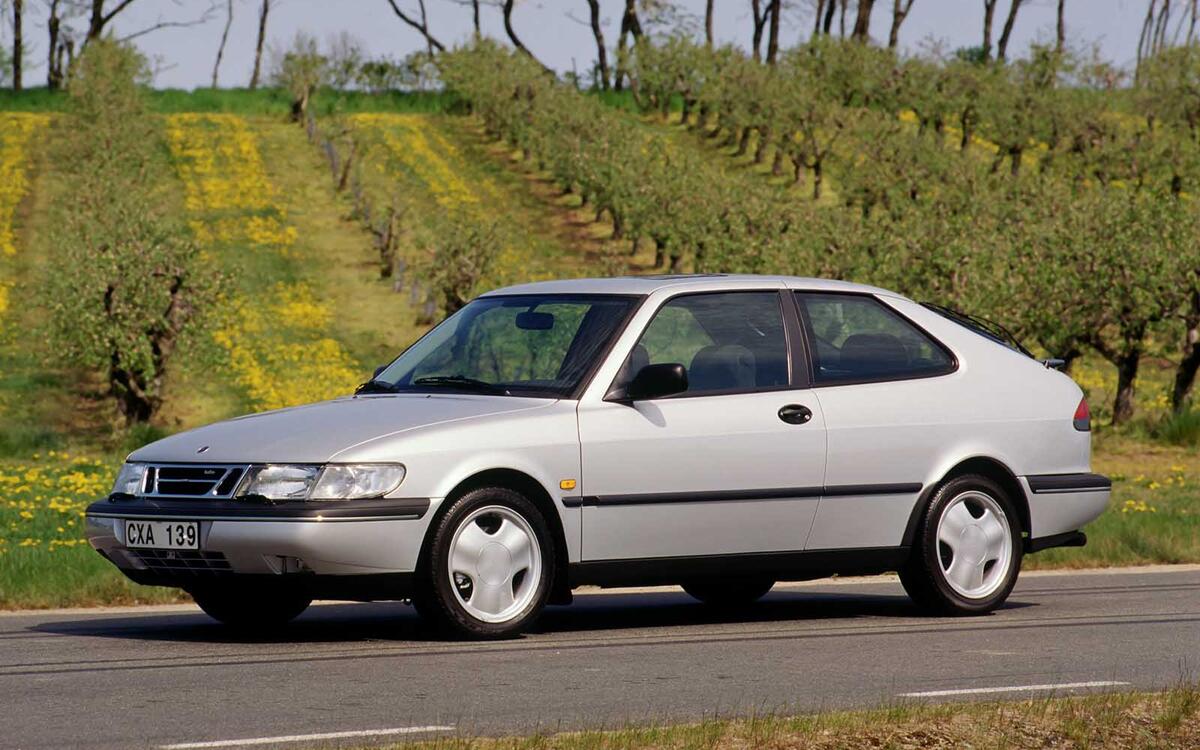 Saab 900 – from £1000 Saab 900 – from £1000