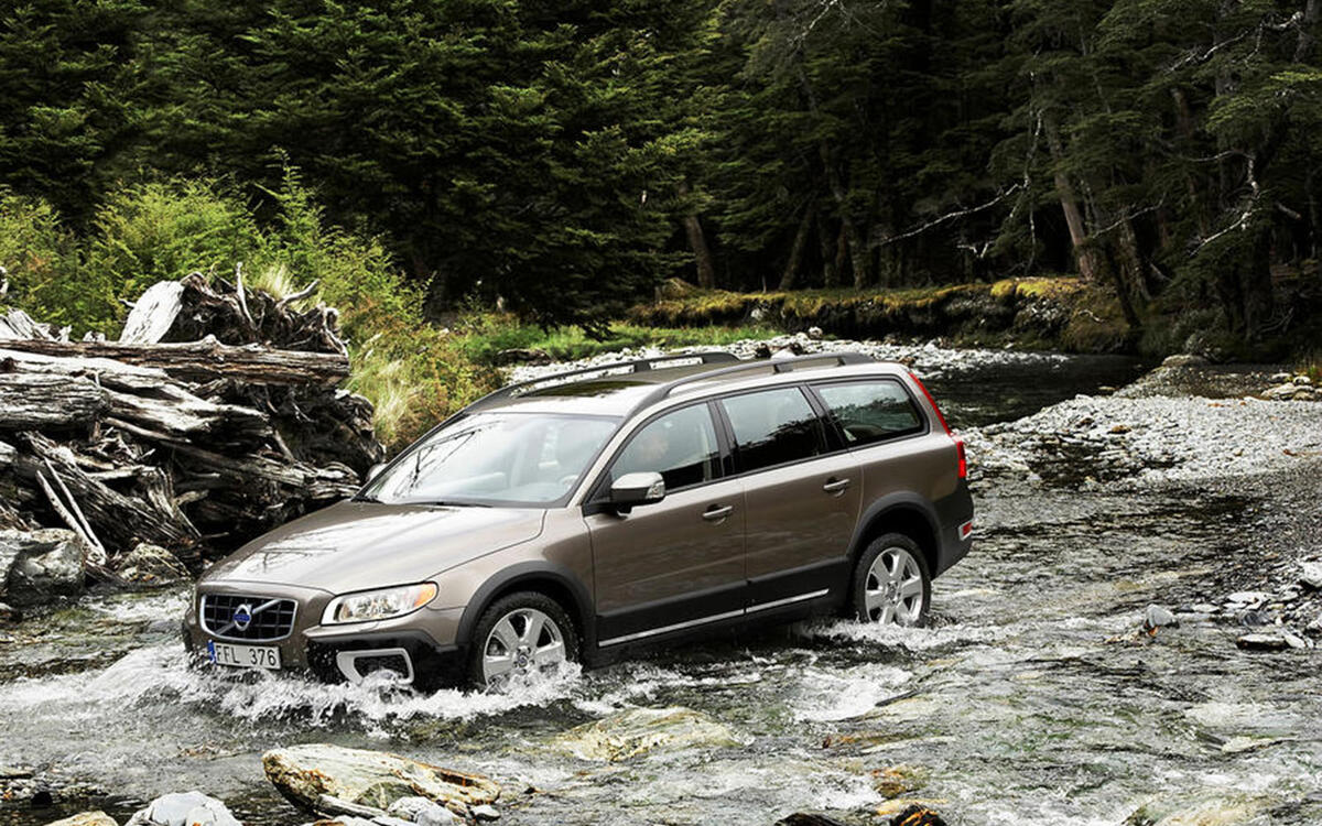 Volvo XC70 (from £1500)