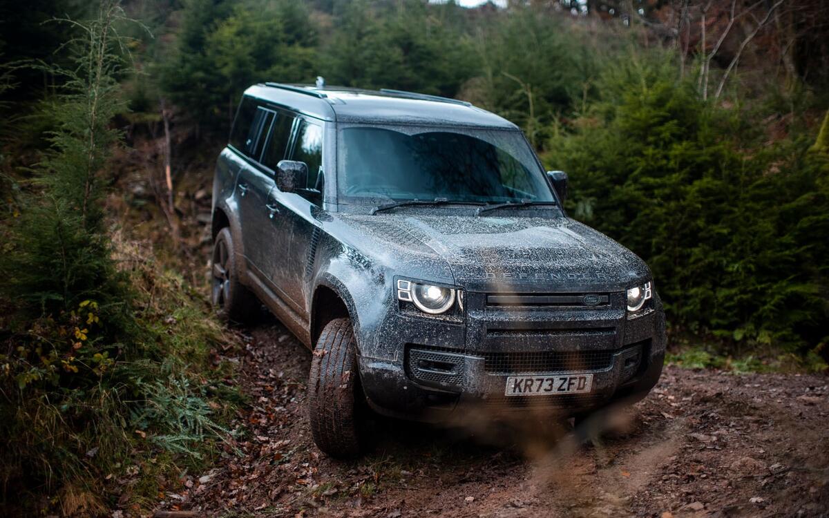 18: Land Rover Defender