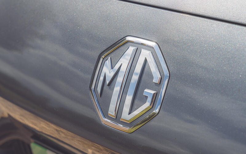 MG MG