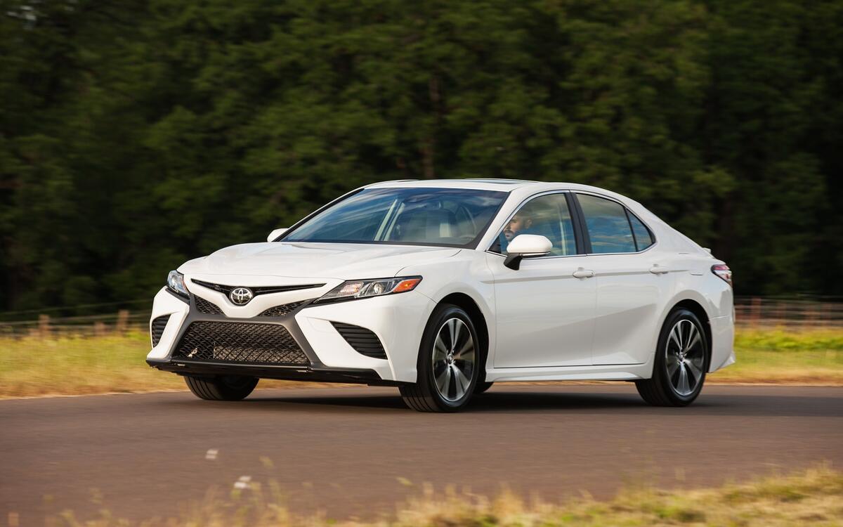 Honda Accord vs. Toyota Camry Honda Accord vs. Toyota Camry