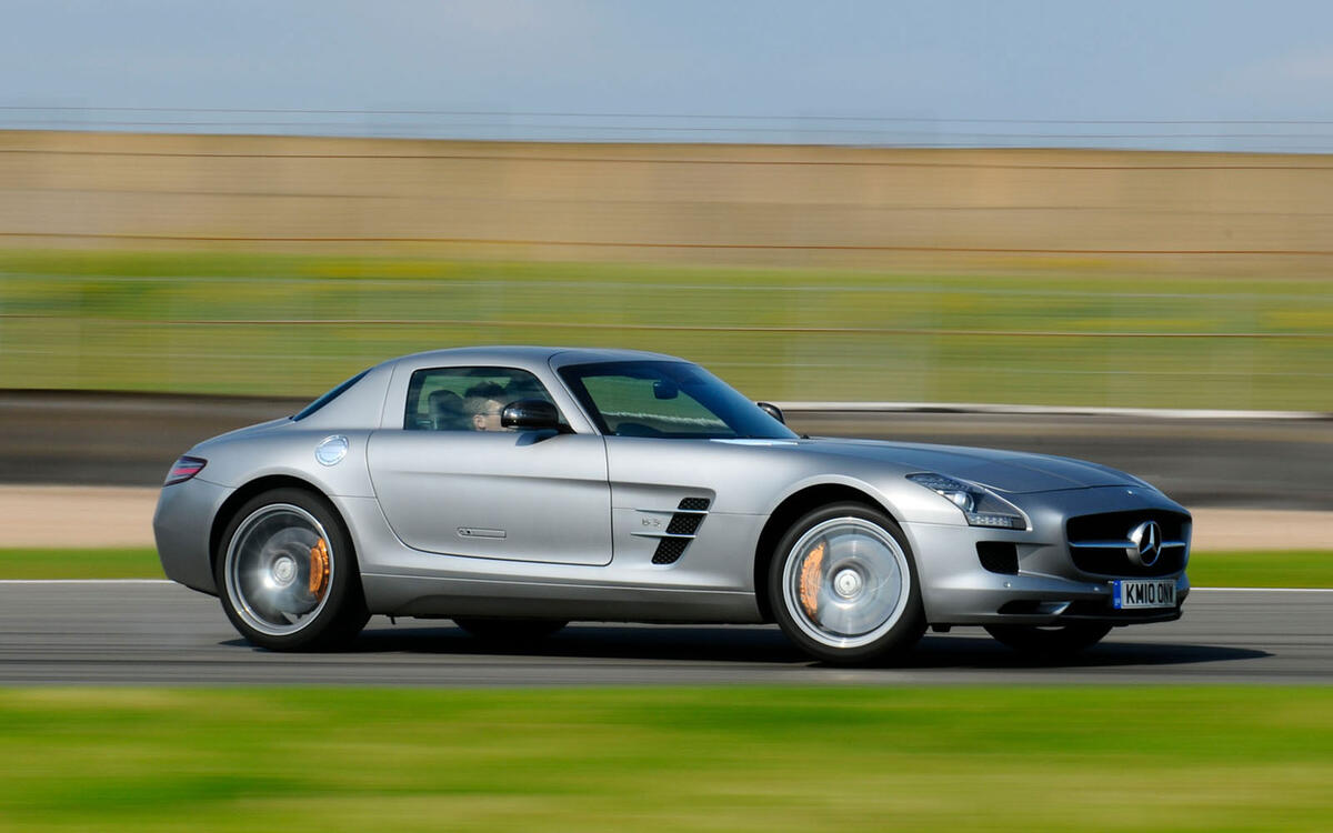 MERCEDES-BENZ SLS AMG 2010-2014 - £135,000-£180,000 MERCEDES-BENZ SLS AMG 2010-2014 - £135,000-£180,000