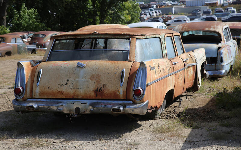 PLYMOUTH SUBURBAN - 1958