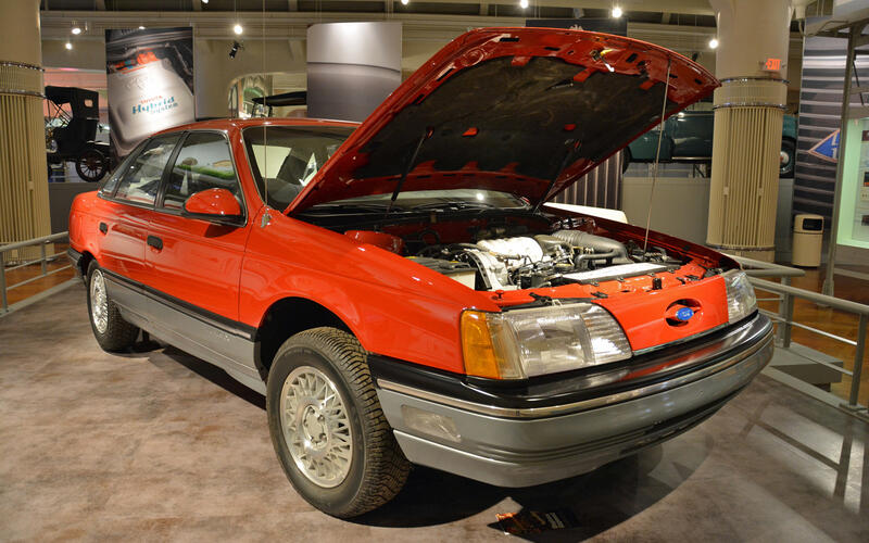 Ford Taurus (1986) Ford Taurus (1986)