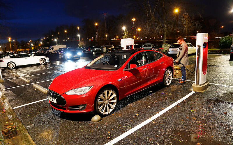 Tesla Model S (2012) Tesla Model S (2012)