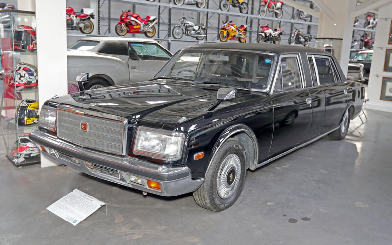 37: Toyota Century