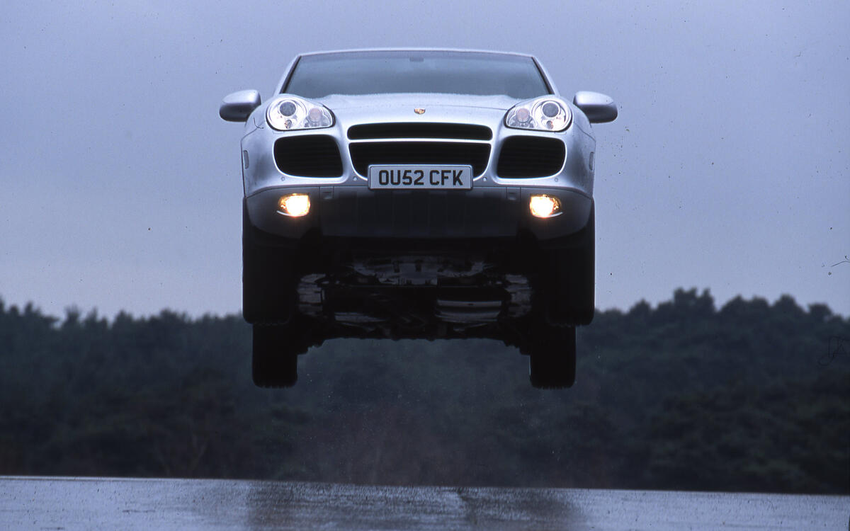 Porsche: Cayenne Porsche: Cayenne