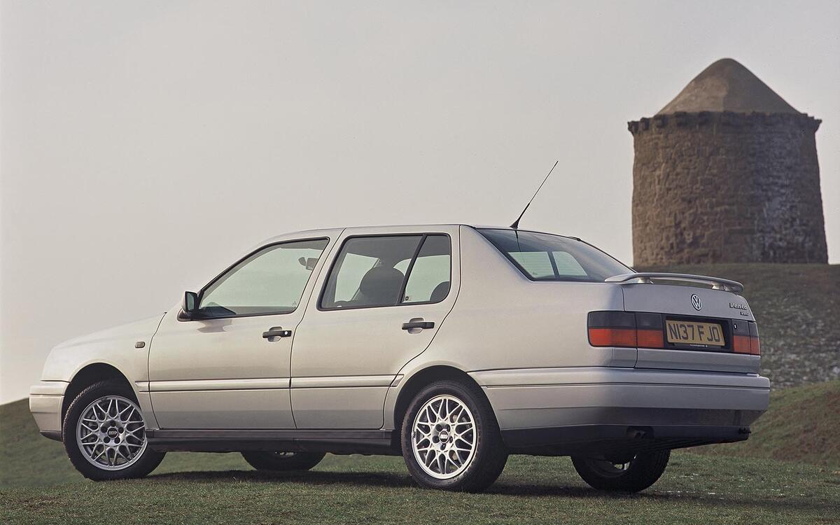 Volkswagen Vento: 88 Volkswagen Vento: 88