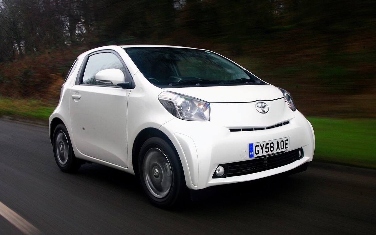 Toyota iQ (845kg) Toyota iQ (845kg)